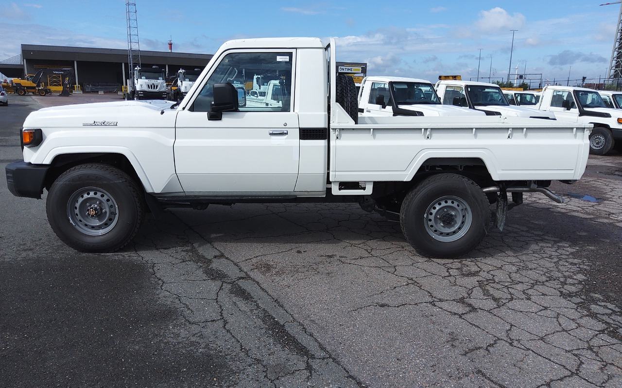 Toyota Land cruiser 79 hzj 79 single cab 4.2L Diesel Manual FACELIFT DIFF LOCK+FREEWHEEL HUB - Pick-up: foto 5 Toyota Land cruiser 79 hzj 79 single cab 4.2L Diesel Manual FACELIFT DIFF LOCK+FREEWHEEL HUB - Pick-up: foto 5
