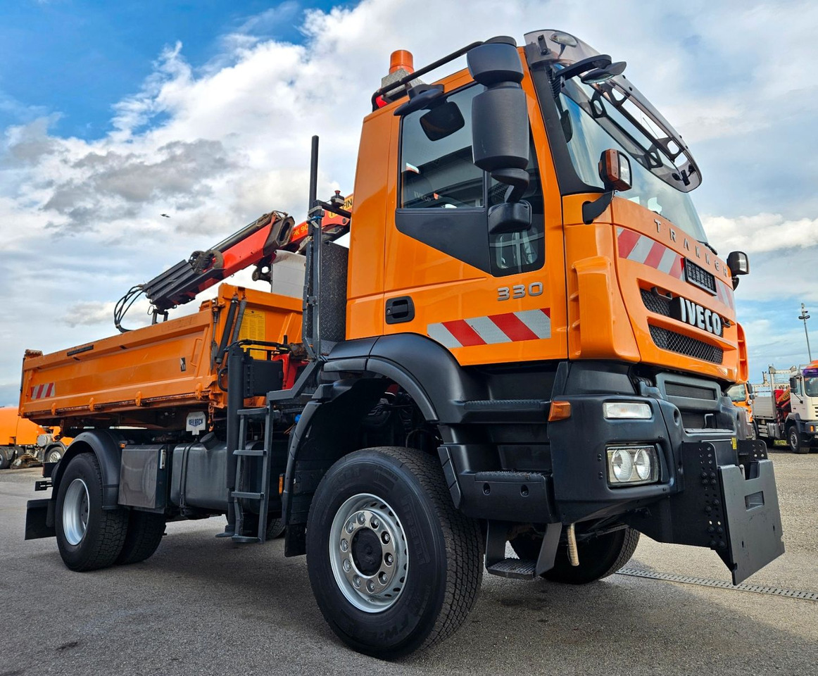 Iveco Trakker 190T33 4x4 Euro5 Kran Palfinger Funk - Camião basculante, Camião grua: foto 1 Iveco Trakker 190T33 4x4 Euro5 Kran Palfinger Funk - Camião basculante, Camião grua: foto 1
