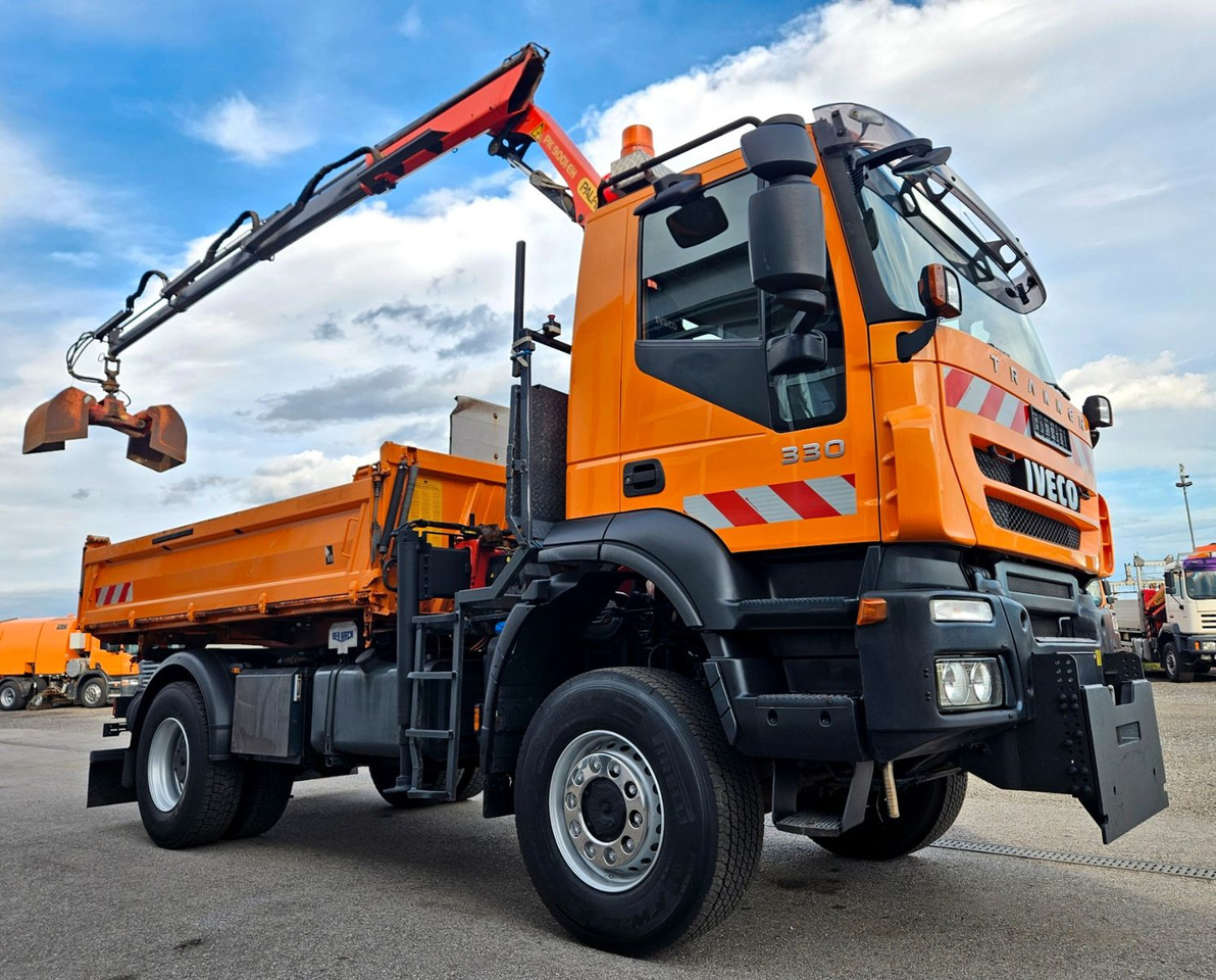 Iveco Trakker 190T33 4x4 Euro5 Kran Palfinger Funk - Camião basculante, Camião grua: foto 3 Iveco Trakker 190T33 4x4 Euro5 Kran Palfinger Funk - Camião basculante, Camião grua: foto 3
