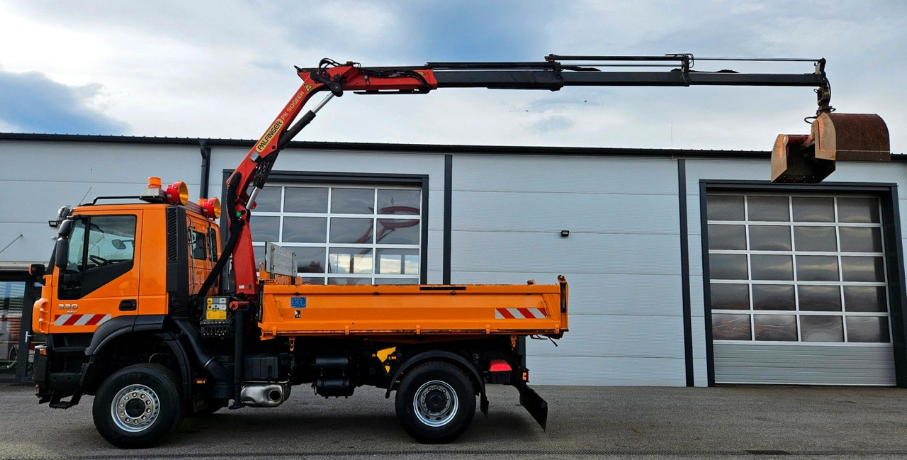 Iveco Trakker 190T33 4x4 Euro5 Kran Palfinger Funk - Camião basculante, Camião grua: foto 2 Iveco Trakker 190T33 4x4 Euro5 Kran Palfinger Funk - Camião basculante, Camião grua: foto 2