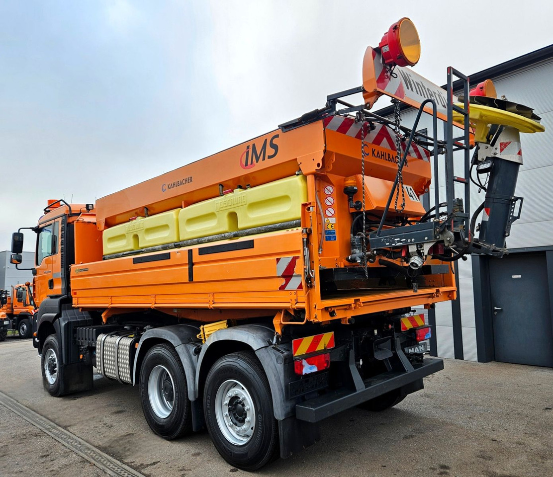 MAN TGA 28.400 6x4-4 Winterdienst - Camião basculante: foto 3 MAN TGA 28.400 6x4-4 Winterdienst - Camião basculante: foto 3