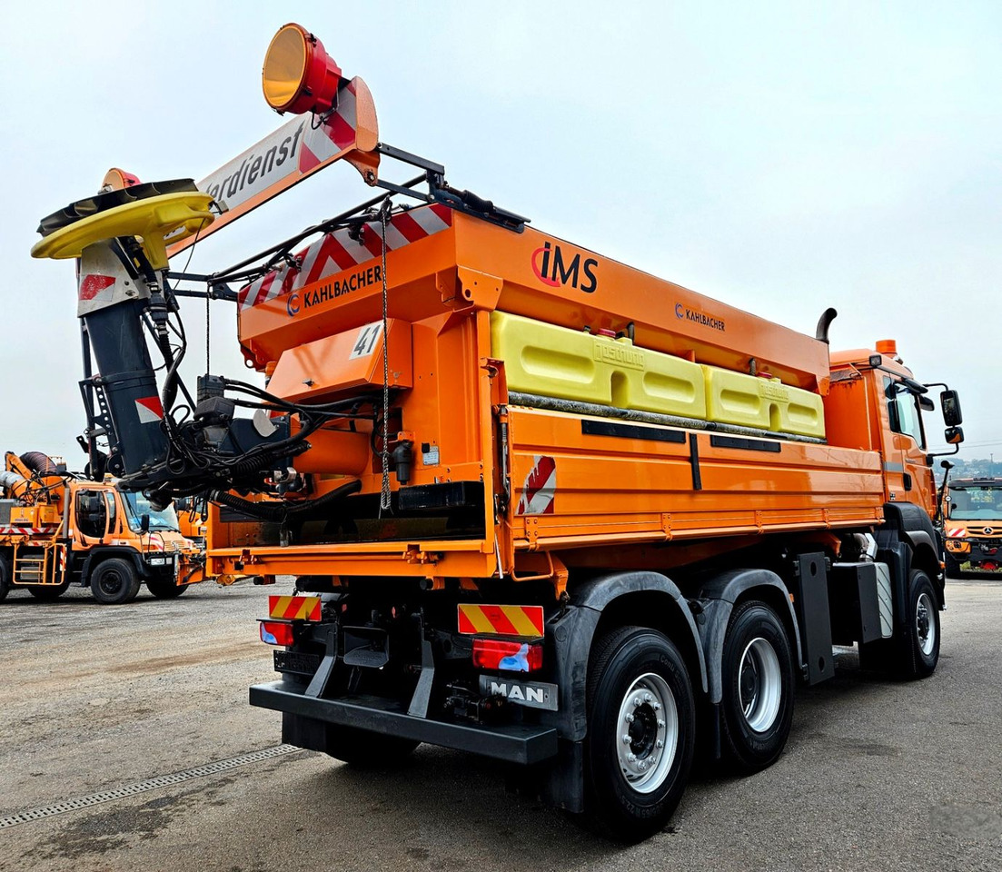 MAN TGA 28.400 6x4-4 Winterdienst - Camião basculante: foto 5 MAN TGA 28.400 6x4-4 Winterdienst - Camião basculante: foto 5