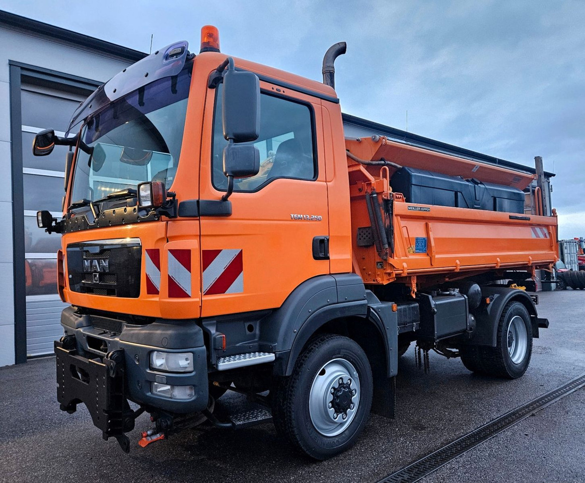 MAN TGM 13.250 4x4 Euro5 Winterdienst - Camião basculante: foto 1 MAN TGM 13.250 4x4 Euro5 Winterdienst - Camião basculante: foto 1