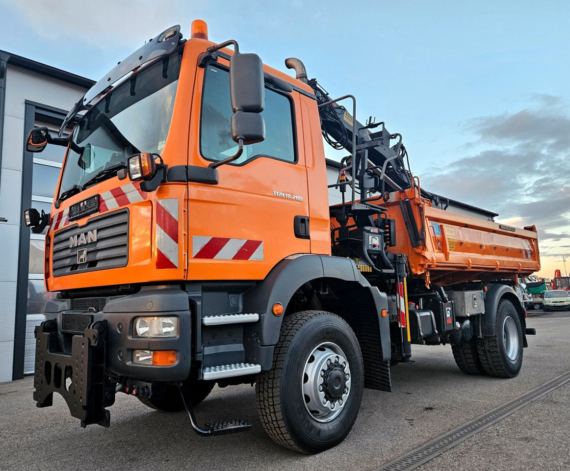 MAN TGM 18.280 4x4 HIAB 111-3 Funk Kran Winterdienst - Camião basculante, Camião grua: foto 4 MAN TGM 18.280 4x4 HIAB 111-3 Funk Kran Winterdienst - Camião basculante, Camião grua: foto 4