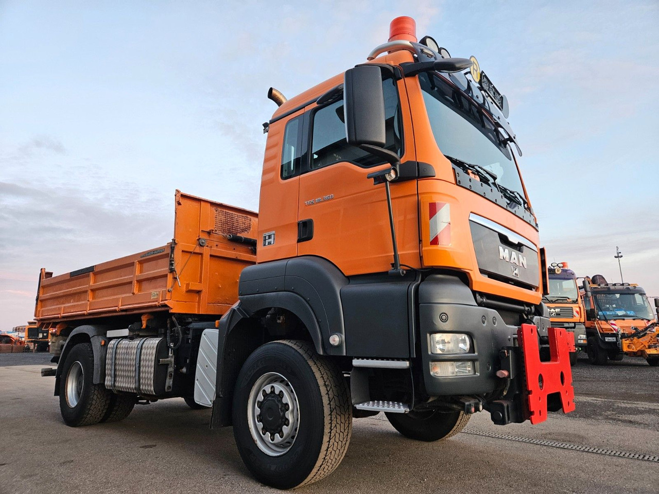 MAN TGS 18.360 4x4 BL Euro5 Meiller - Camião basculante: foto 4 MAN TGS 18.360 4x4 BL Euro5 Meiller - Camião basculante: foto 4