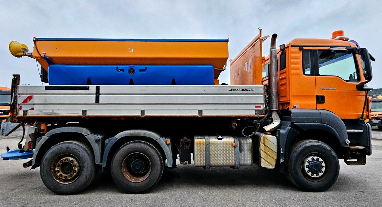 MAN TGS 28.400 6x4-4 BL Winterdienst Schmidt Euro5 - Camião basculante: foto 2 MAN TGS 28.400 6x4-4 BL Winterdienst Schmidt Euro5 - Camião basculante: foto 2