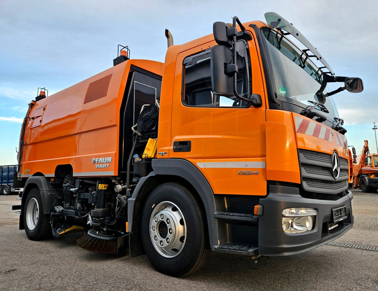 Mercedes-Benz Atego 1324 Euro6 FAUN Viajet 6 Aufbaumotor - Varredora urbana: foto 1 Mercedes-Benz Atego 1324 Euro6 FAUN Viajet 6 Aufbaumotor - Varredora urbana: foto 1