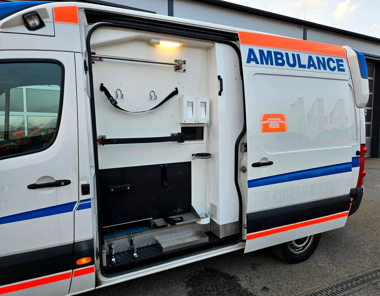 Ambulância Volkswagen CRAFTER TDI Ambulance RTW L2H2 DLOUHY: foto 13