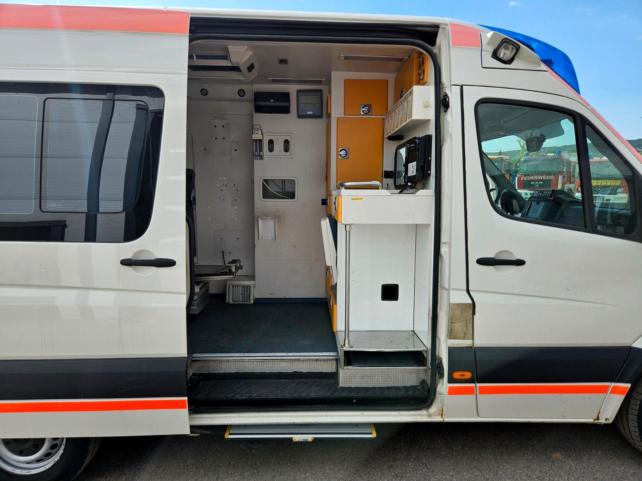 Ambulância Volkswagen CRAFTER TDI Ambulance RTW L2H2 DLOUHY: foto 15