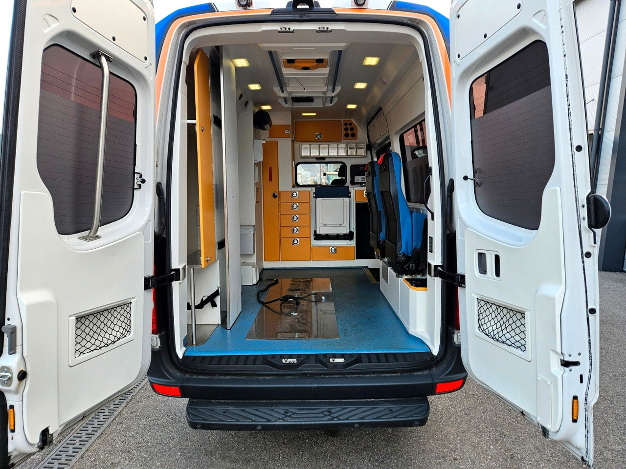 Ambulância Volkswagen CRAFTER TDI Ambulance RTW L2H2 DLOUHY: foto 11