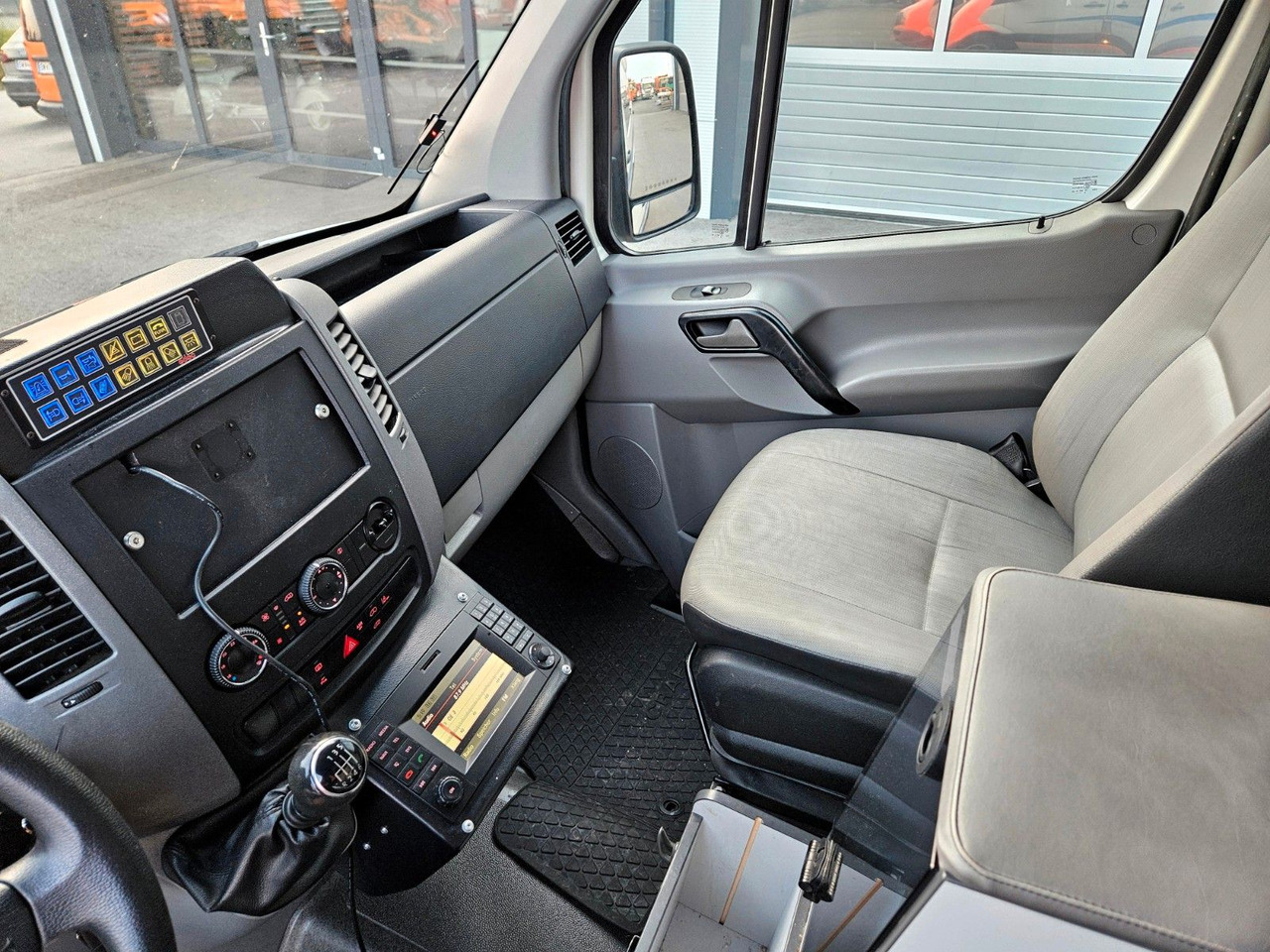 Ambulância Volkswagen CRAFTER TDI Ambulance RTW L2H2 DLOUHY: foto 8