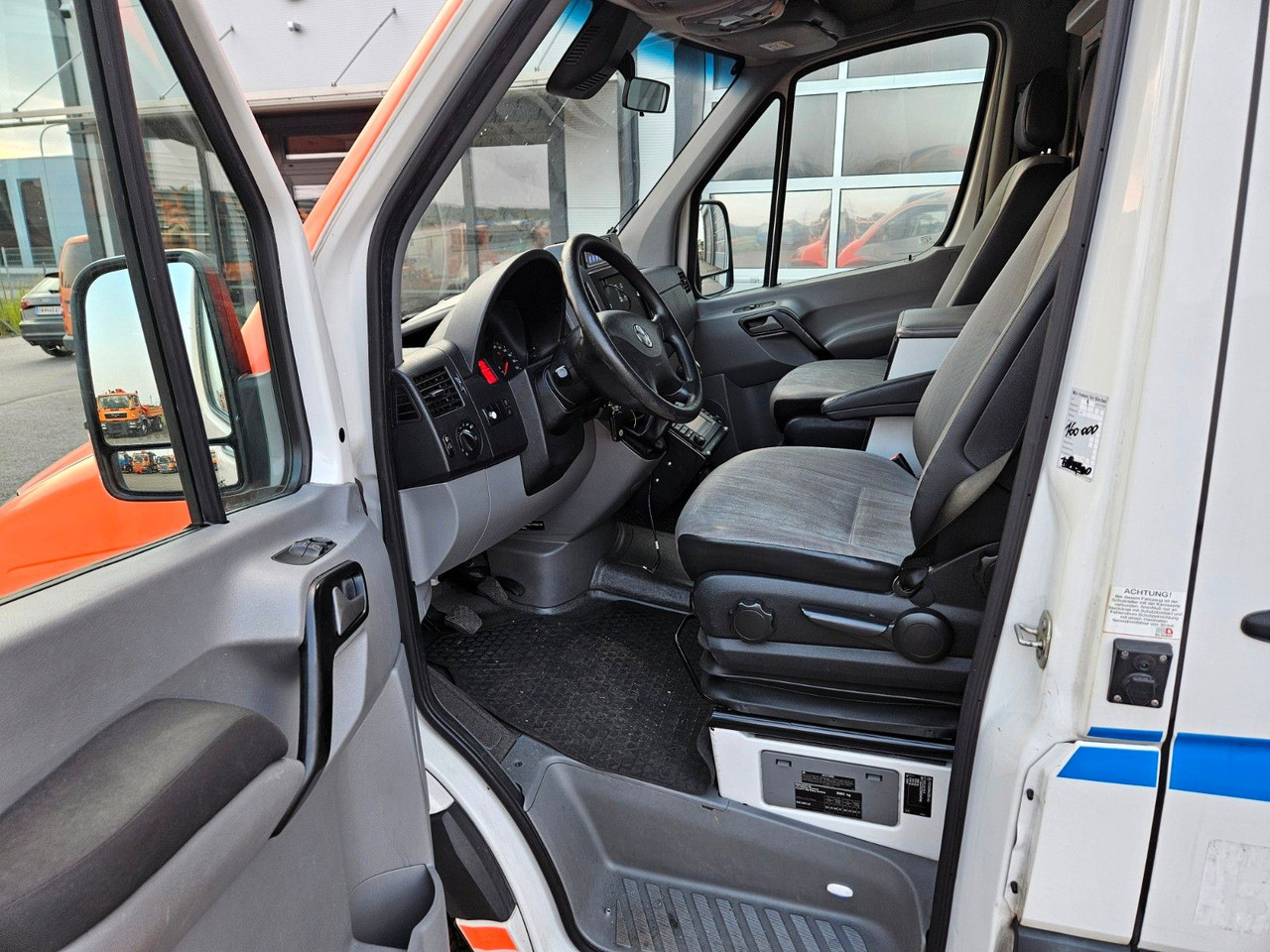 Ambulância Volkswagen CRAFTER TDI Ambulance RTW L2H2 DLOUHY: foto 7
