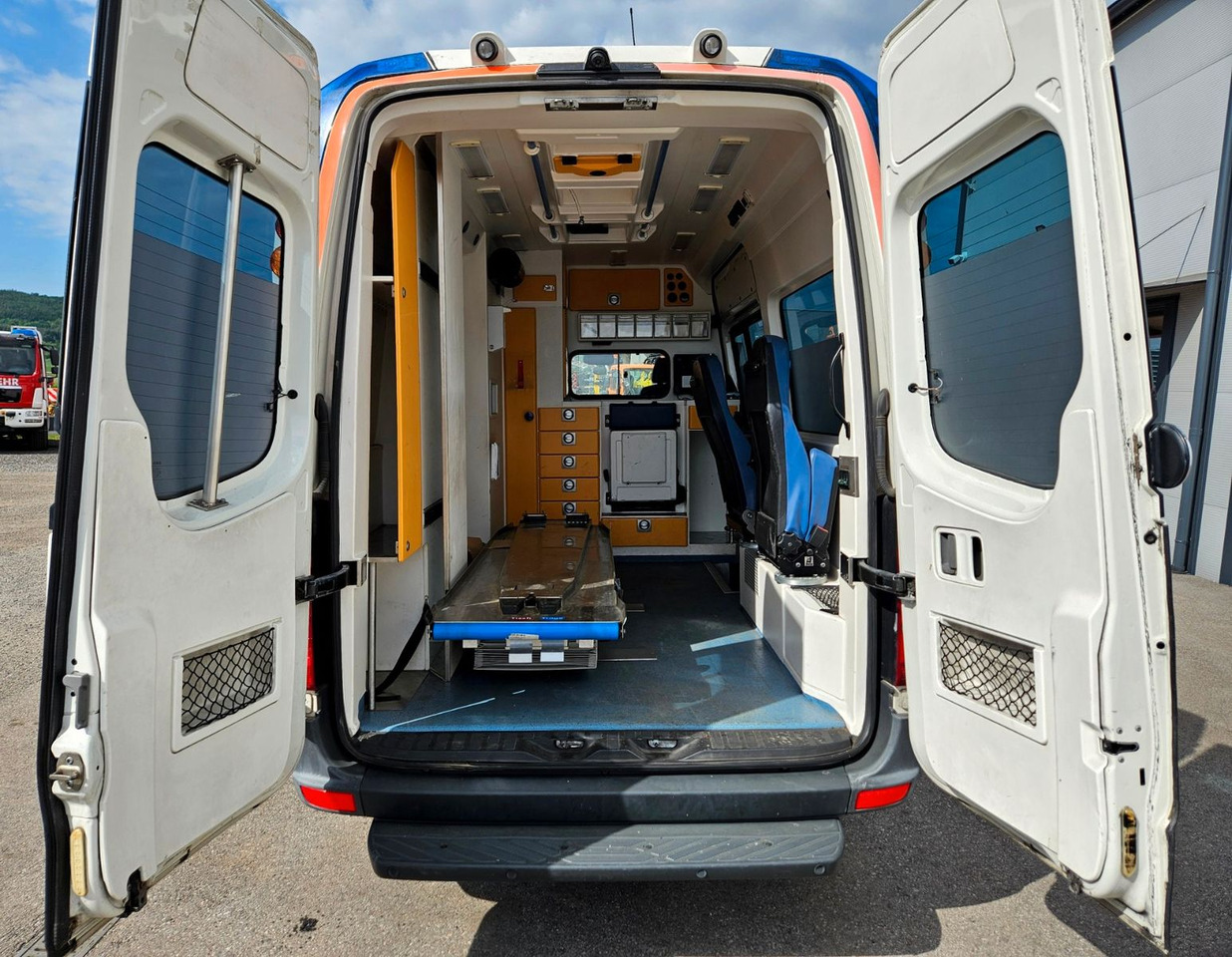 Ambulância Volkswagen CRAFTER TDI Ambulance RTW L2H2 DLOUHY: foto 16