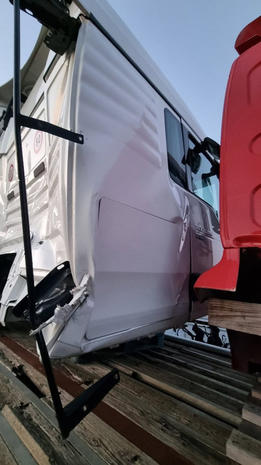 Locação financeira de  MAN TGX E6 pezzi di ricambio MAN TGX E6 pezzi di ricambio: foto 20
