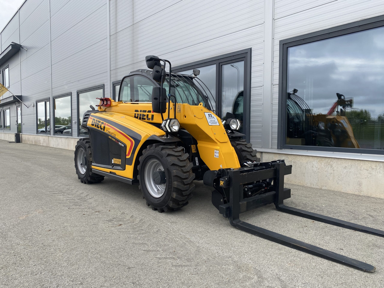 Dieci Mini Agri 20.4 SMART 37 kW - Empilhador telescópico: foto 3 Dieci Mini Agri 20.4 SMART 37 kW - Empilhador telescópico: foto 3