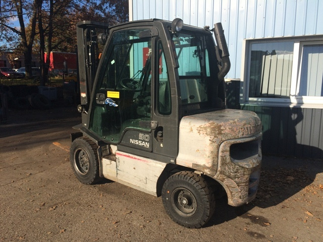 NISSAN DX 30 - Empilhador a diesel: foto 2 NISSAN DX 30 - Empilhador a diesel: foto 2