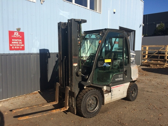 NISSAN DX 30 - Empilhador a diesel: foto 1 NISSAN DX 30 - Empilhador a diesel: foto 1