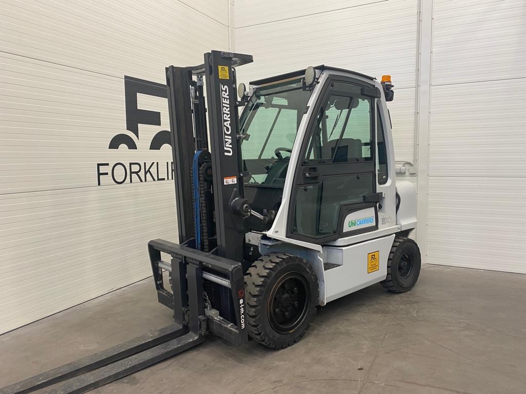 Unicarriers YG1D2A30Q - Empilhador a diesel: foto 1 Unicarriers YG1D2A30Q - Empilhador a diesel: foto 1