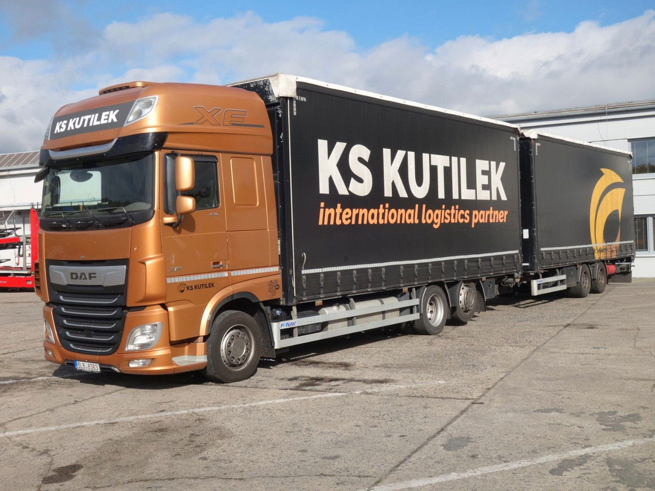 DAF XF 480 SSC, 120 cbm, Durchfahren - Camião de lona: foto 1 DAF XF 480 SSC, 120 cbm, Durchfahren - Camião de lona: foto 1