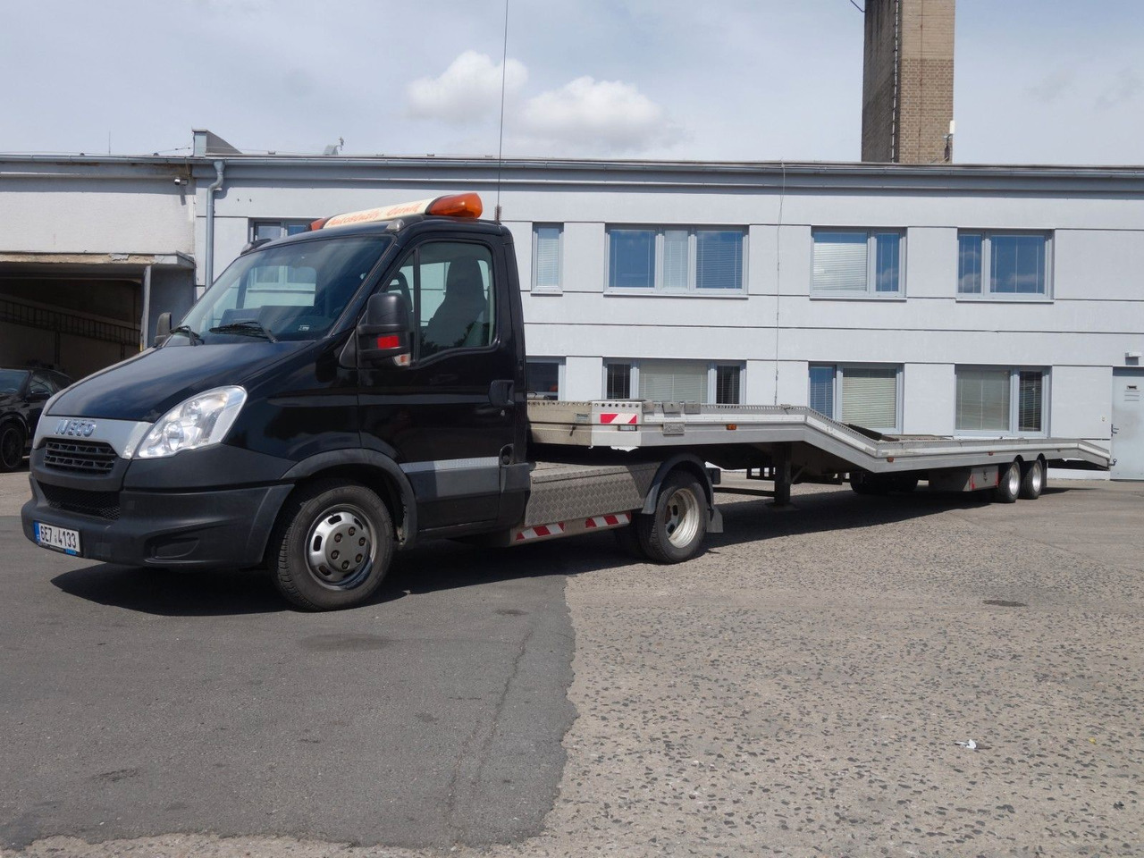 Iveco Daily 35 S 17 mit Anhänger für 3 PKW - Camião transporte de veículos: foto 2 Iveco Daily 35 S 17 mit Anhänger für 3 PKW - Camião transporte de veículos: foto 2