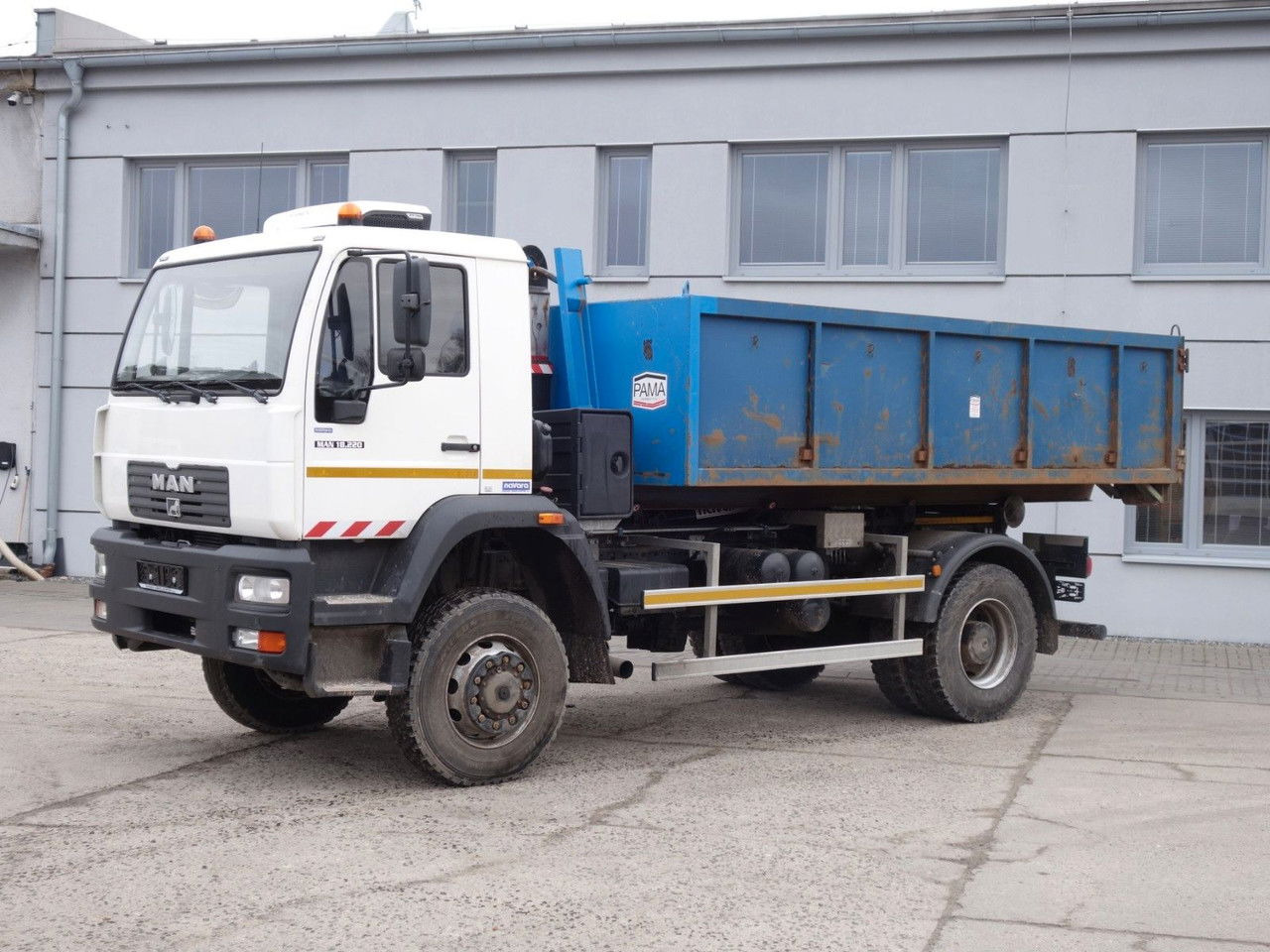 MAN 18.220 4x4 Neue Aufbau 2023 TOP 18.220 4x4 Neue Aufbau 2023 TOP - Camião transportador de contêineres/ Caixa móvel, Camião grua: foto 2 MAN 18.220 4x4 Neue Aufbau 2023 TOP 18.220 4x4 Neue Aufbau 2023 TOP - Camião transportador de contêineres/ Caixa móvel, Camião grua: foto 2