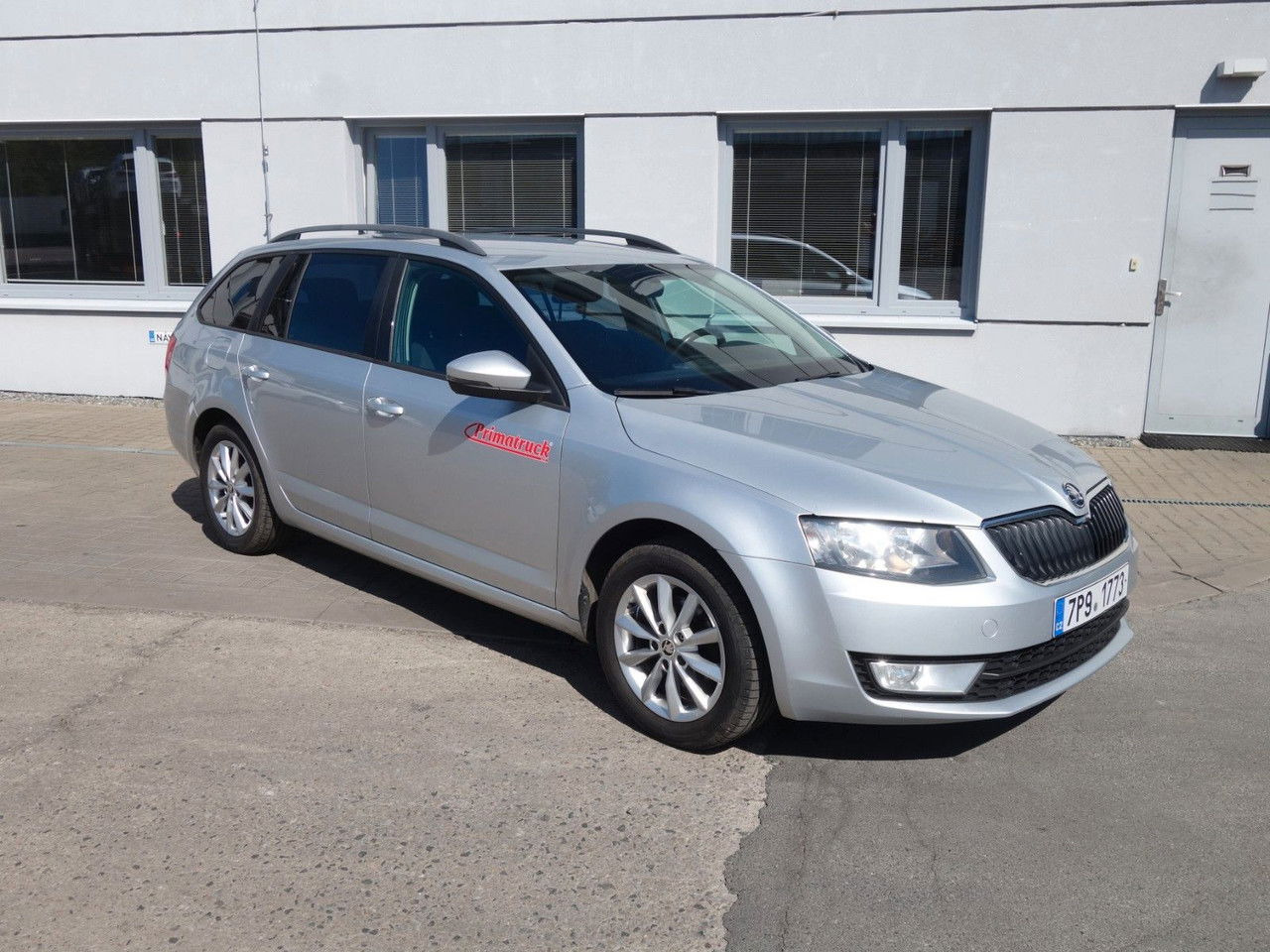Škoda Octavia Combi Ambition 1,6 TDI, DSG, Navi, Clima - Carrinha: foto 3 Škoda Octavia Combi Ambition 1,6 TDI, DSG, Navi, Clima - Carrinha: foto 3