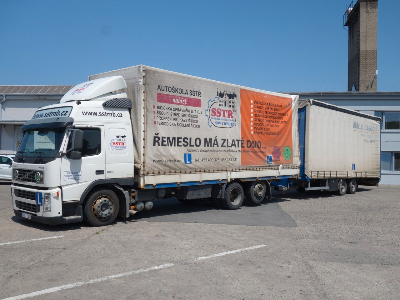 Volvo FM 380 6x2 + Panav Anhänger - Camião de lona: foto 2 Volvo FM 380 6x2 + Panav Anhänger - Camião de lona: foto 2