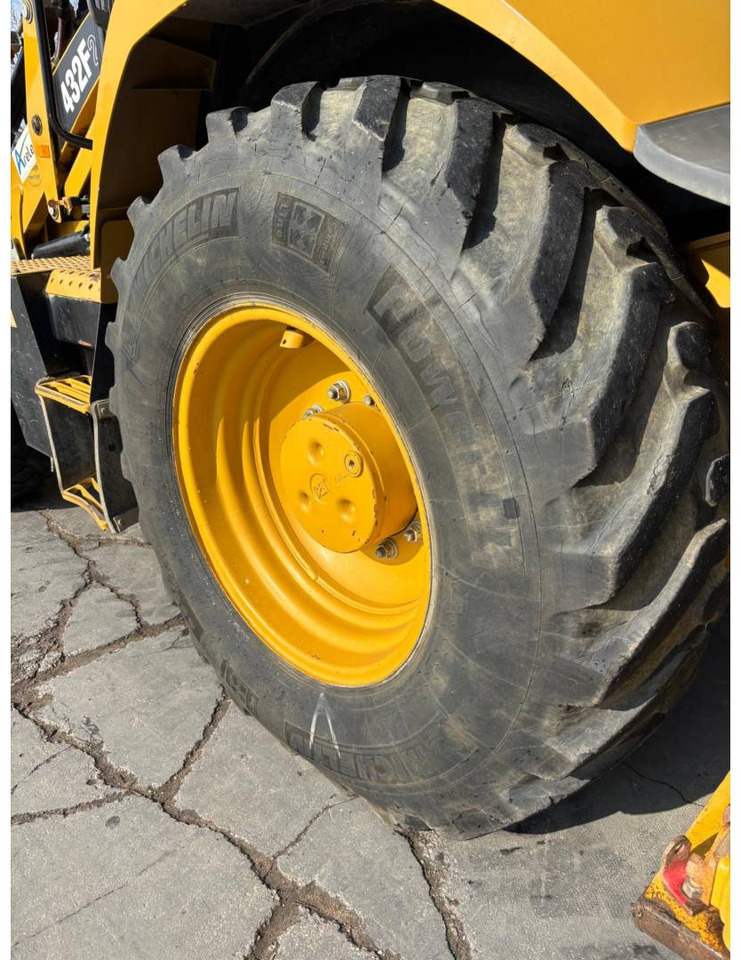 Retroescavadeira CAT 432F2: foto 9