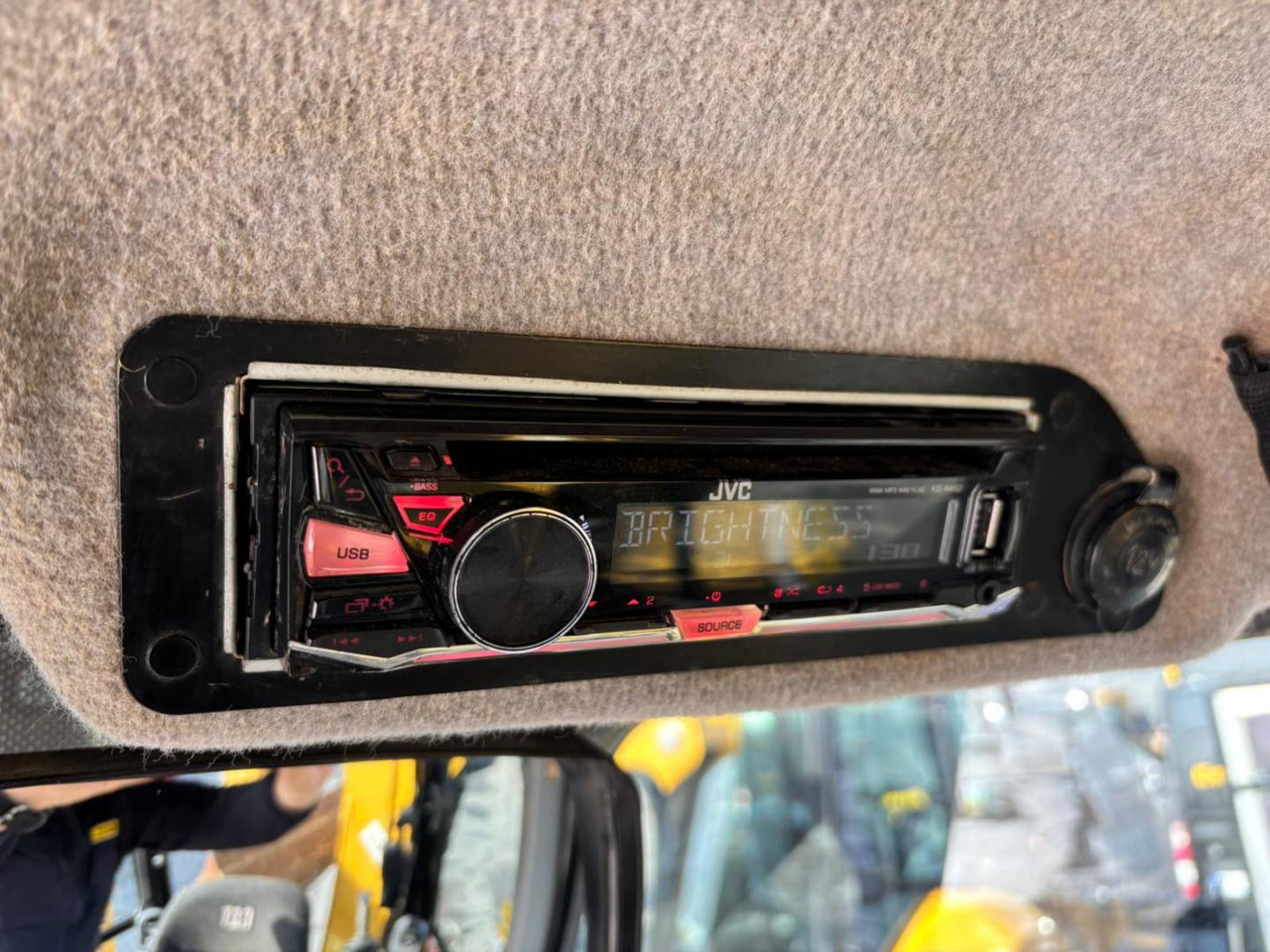 Retroescavadeira CAT 432F2: foto 23