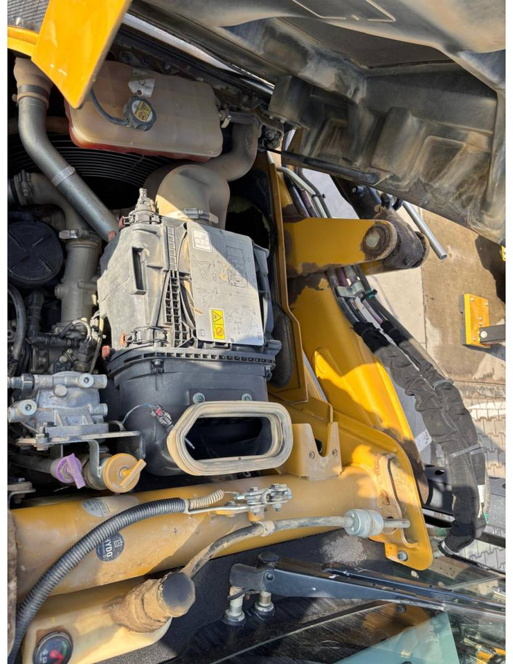Retroescavadeira CAT 432F2: foto 7