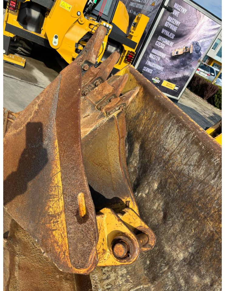 Retroescavadeira CAT 432F2: foto 13
