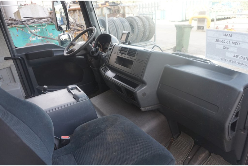 MAN F99L10 TGM 6 CYL81.60000-7786 - Cabine e interior para Camião: foto 5 MAN F99L10 TGM 6 CYL81.60000-7786 - Cabine e interior para Camião: foto 5