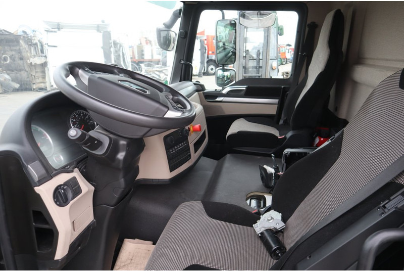 MAN F99L12 TGM EURO6 - Cabine e interior para Camião: foto 5 MAN F99L12 TGM EURO6 - Cabine e interior para Camião: foto 5
