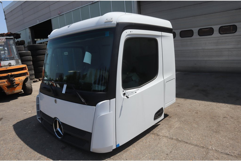 Mercedes-Benz AROCS M-CAB CLASSICSPACE 2.3 M - Cabine e interior para Camião: foto 2 Mercedes-Benz AROCS M-CAB CLASSICSPACE 2.3 M - Cabine e interior para Camião: foto 2