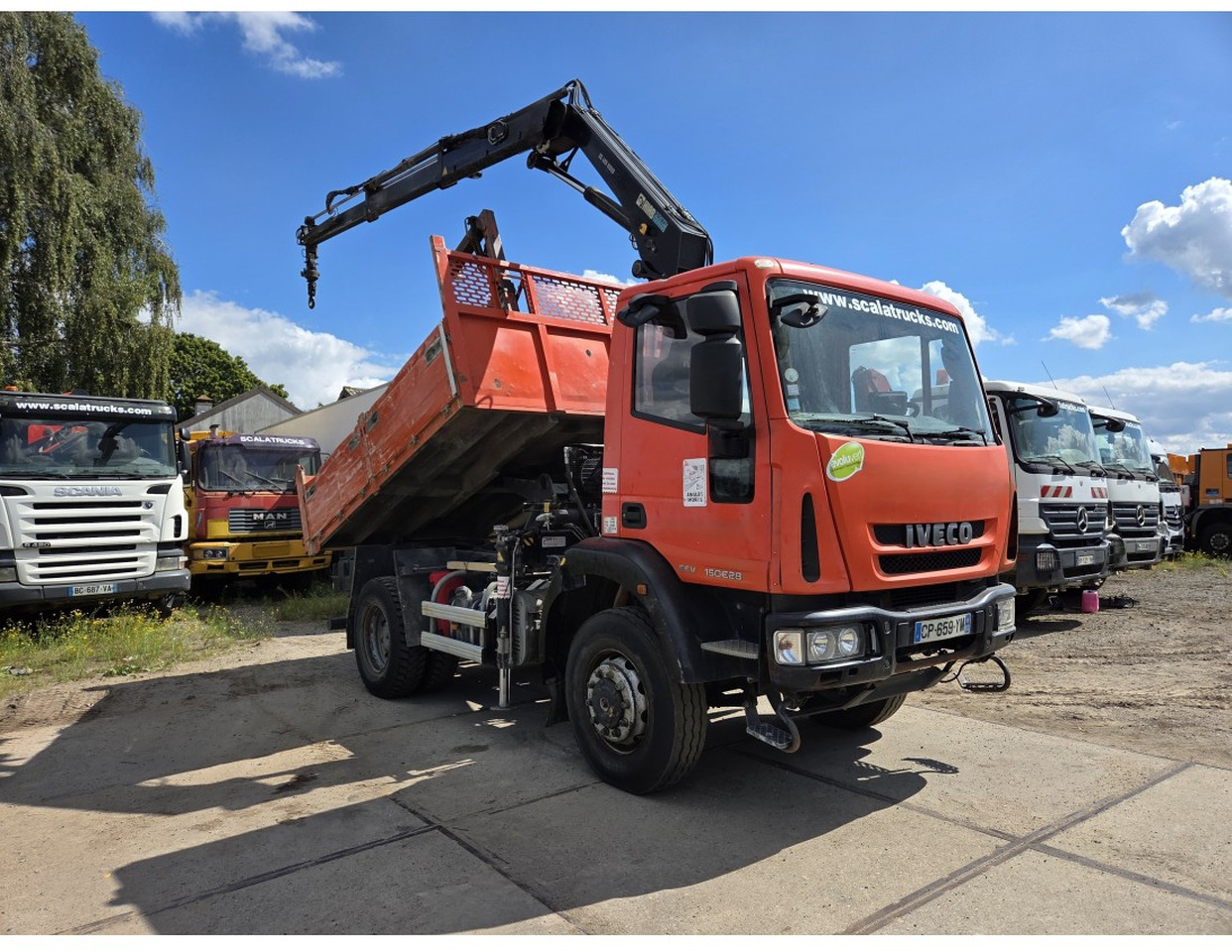 IVECO EUROCARGO 150E28 4X4 TIPPER CRANE HIAB 099 ES-2 - Camião basculante, Camião grua: foto 2 IVECO EUROCARGO 150E28 4X4 TIPPER CRANE HIAB 099 ES-2 - Camião basculante, Camião grua: foto 2