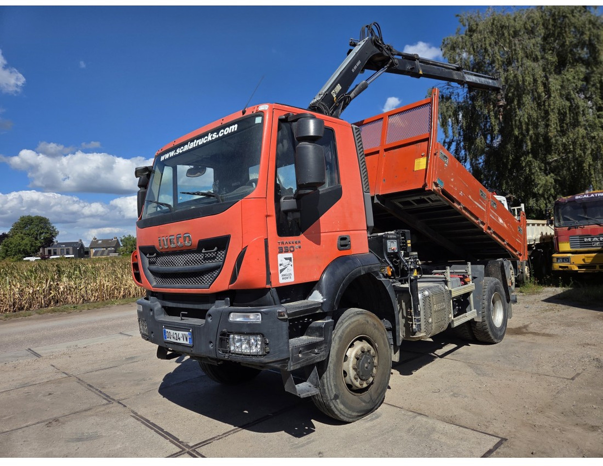 IVECO TRAKKER 330 AD190T33 4X4 TIPPER CRANE HIAB 099 ES-2 - Camião basculante, Camião grua: foto 1 IVECO TRAKKER 330 AD190T33 4X4 TIPPER CRANE HIAB 099 ES-2 - Camião basculante, Camião grua: foto 1