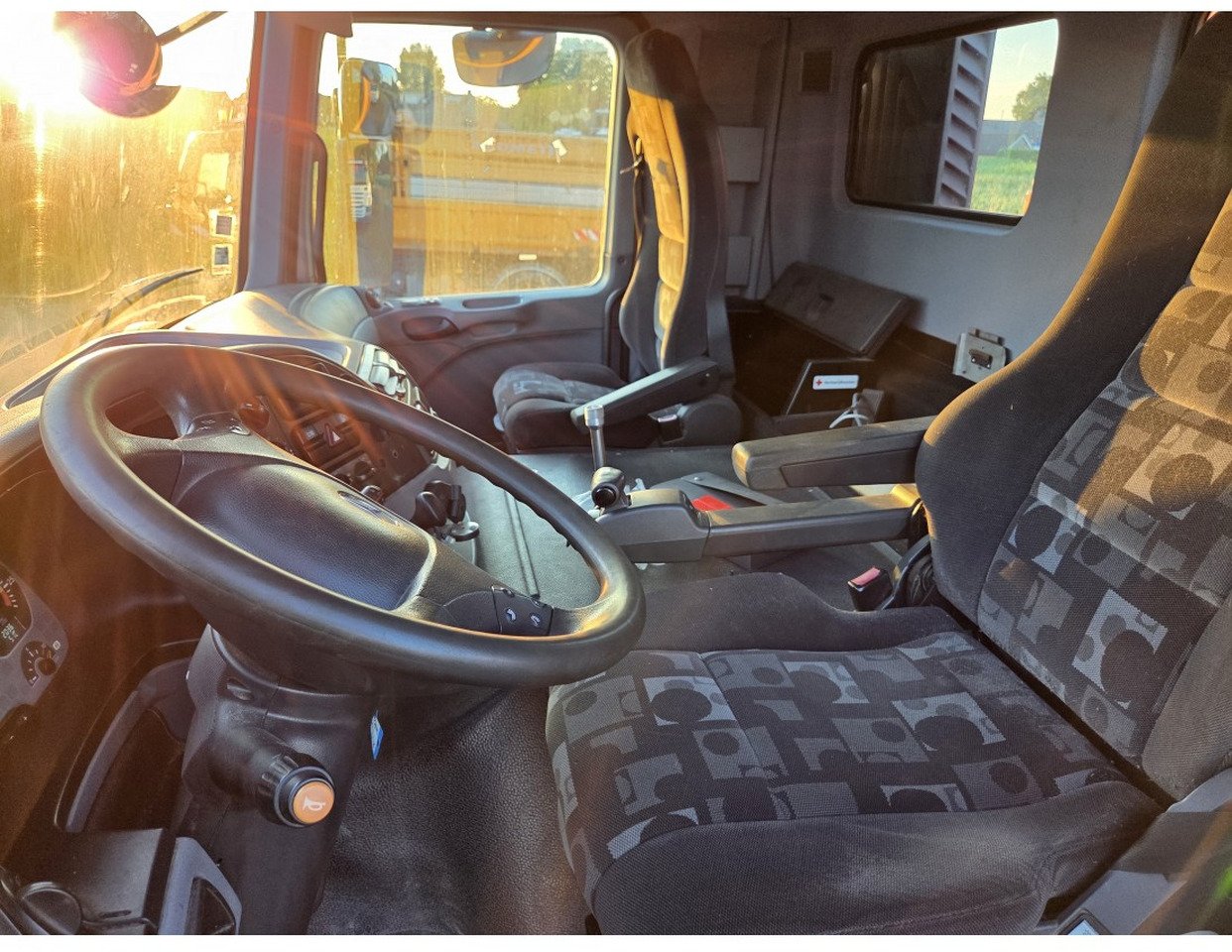 Camião basculante MERCEDES ACTROS 1836 4X4 TIPPER possible to buy with salt spreader: foto 7