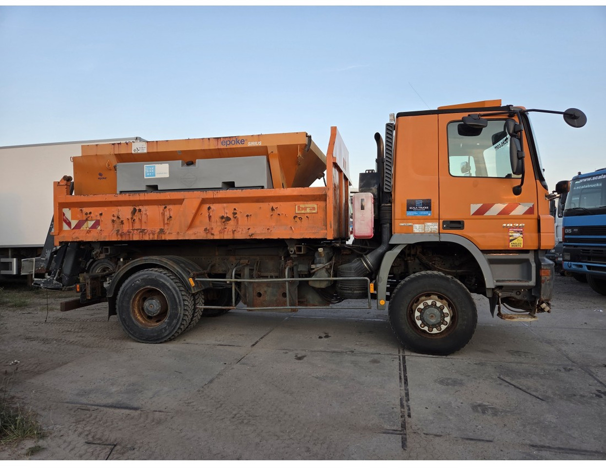 MERCEDES ACTROS 1836 4X4 TIPPER possible to buy with salt spreader - Camião basculante: foto 5 MERCEDES ACTROS 1836 4X4 TIPPER possible to buy with salt spreader - Camião basculante: foto 5