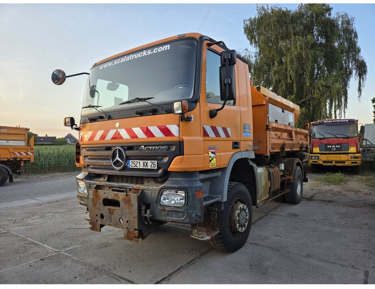 MERCEDES ACTROS 1836 4X4 TIPPER possible to buy with salt spreader - Camião basculante: foto 1 MERCEDES ACTROS 1836 4X4 TIPPER possible to buy with salt spreader - Camião basculante: foto 1