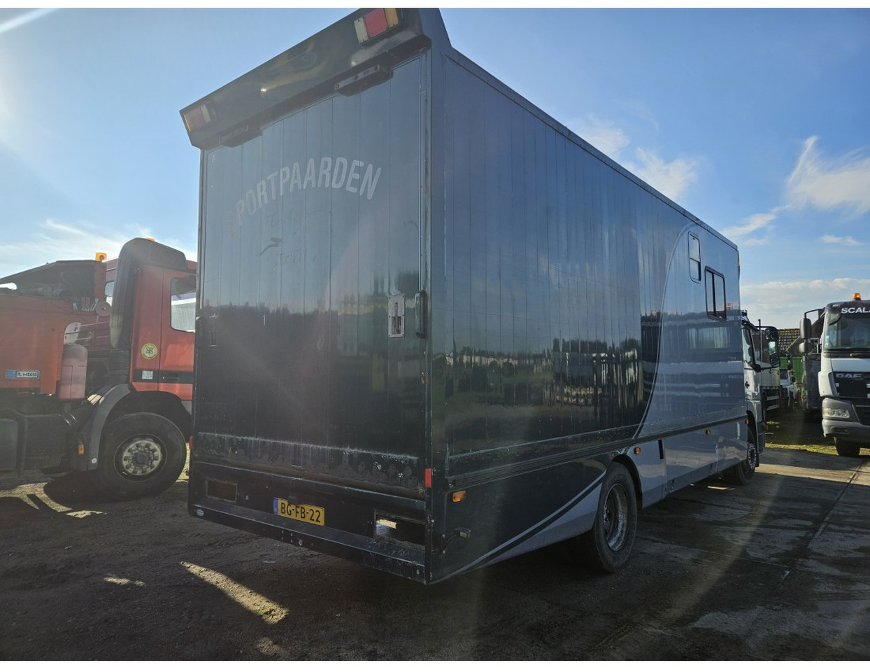 Mercedes Atego 1217 L 4x2 Horse transport Dutch Truck - Camião de transporte de cavalos: foto 2 Mercedes Atego 1217 L 4x2 Horse transport Dutch Truck - Camião de transporte de cavalos: foto 2