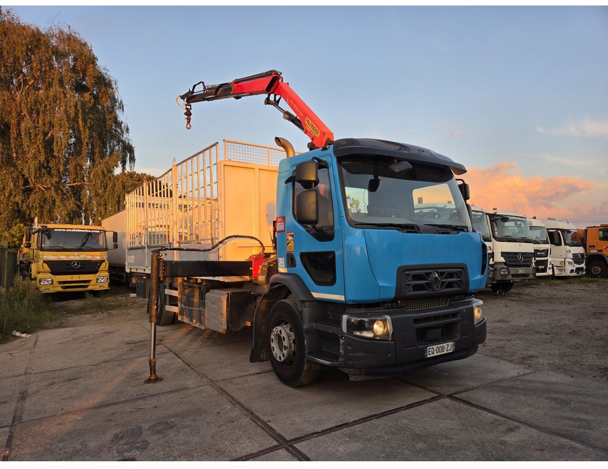 Renault C 280 4X2 Palfinger PK12002 EH Kran Crane Remote Control Automat flatbed truck - Camião de caixa aberta/ Plataforma, Camião grua: foto 4 Renault C 280 4X2 Palfinger PK12002 EH Kran Crane Remote Control Automat flatbed truck - Camião de caixa aberta/ Plataforma, Camião grua: foto 4