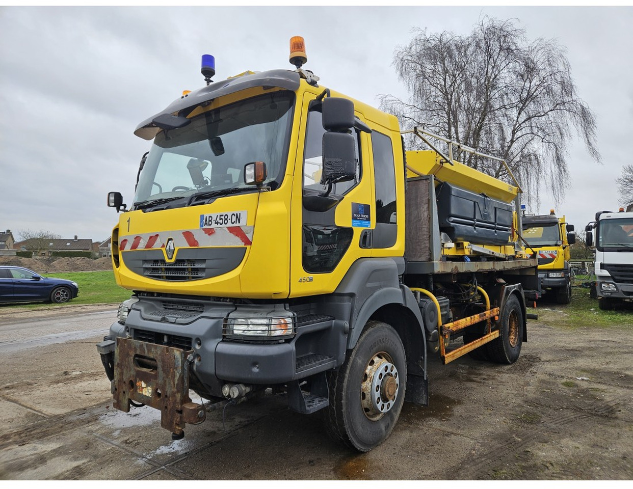 Renault Kerax 450 4x4 Salt spreader Gritter - Camião basculante: foto 1 Renault Kerax 450 4x4 Salt spreader Gritter - Camião basculante: foto 1