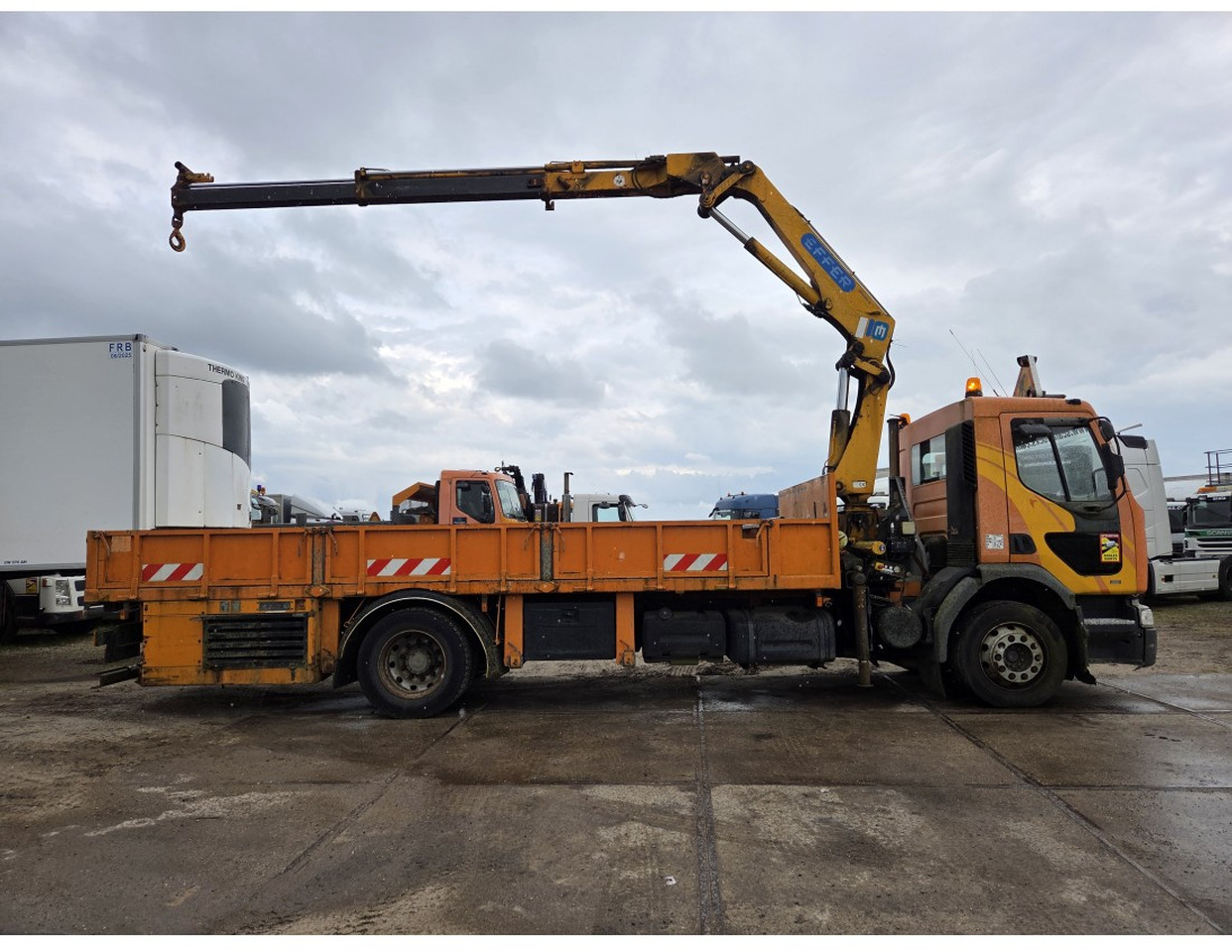 Renault Premium 300 MECHANICAL PUMP OPEN BOX COMPRESSOR CRANE EFFER 140/2S - Camião de caixa aberta/ Plataforma, Camião grua: foto 4 Renault Premium 300 MECHANICAL PUMP OPEN BOX COMPRESSOR CRANE EFFER 140/2S - Camião de caixa aberta/ Plataforma, Camião grua: foto 4