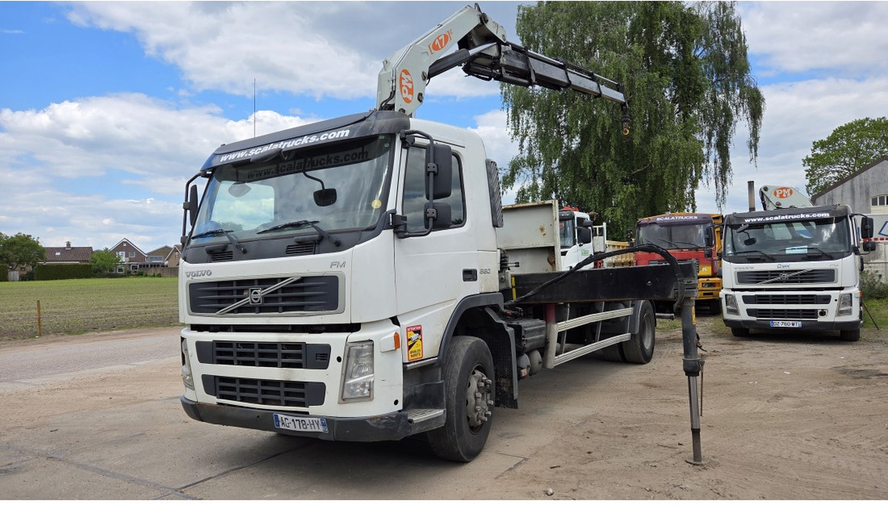 VOLVO FM 330 FLATBED 4X2 PM 17 LC 17 TON - Camião de caixa aberta/ Plataforma, Camião grua: foto 1 VOLVO FM 330 FLATBED 4X2 PM 17 LC 17 TON - Camião de caixa aberta/ Plataforma, Camião grua: foto 1