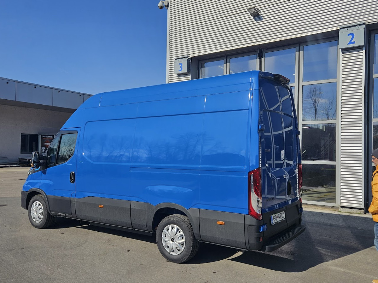 IVECO Daily 35 C 18H - Furgão de passageiros, Carrinha elétrica: foto 2 IVECO Daily 35 C 18H - Furgão de passageiros, Carrinha elétrica: foto 2