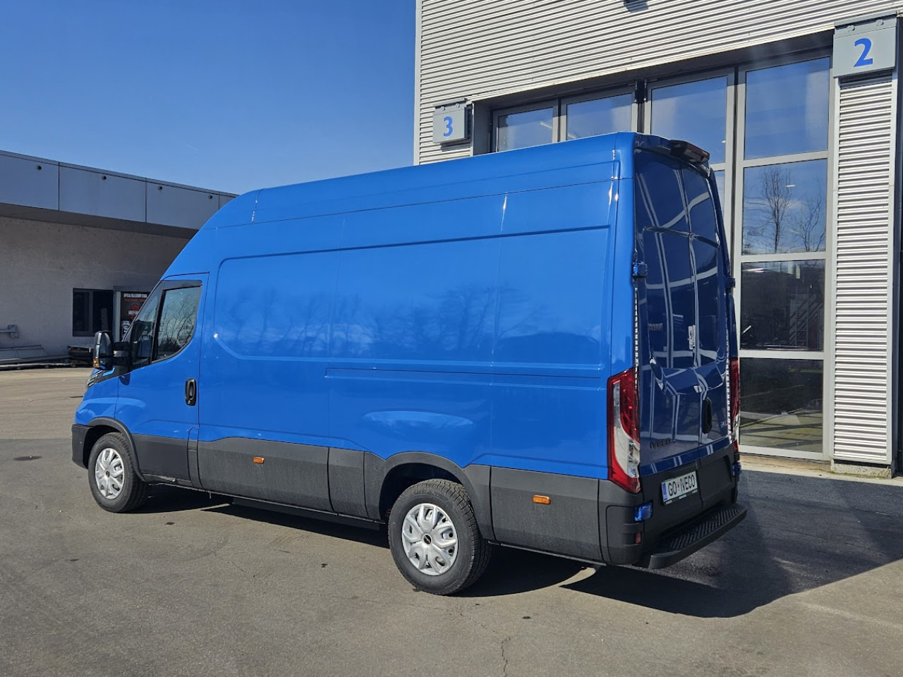 IVECO Daily 35 C 18H - Furgão de passageiros, Carrinha elétrica: foto 3 IVECO Daily 35 C 18H - Furgão de passageiros, Carrinha elétrica: foto 3
