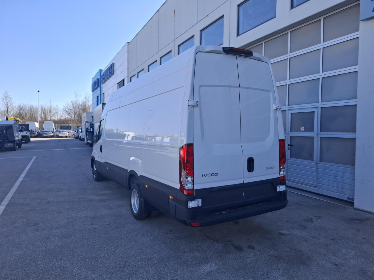 IVECO Daily 35C18H V - Furgão de passageiros: foto 3 IVECO Daily 35C18H V - Furgão de passageiros: foto 3