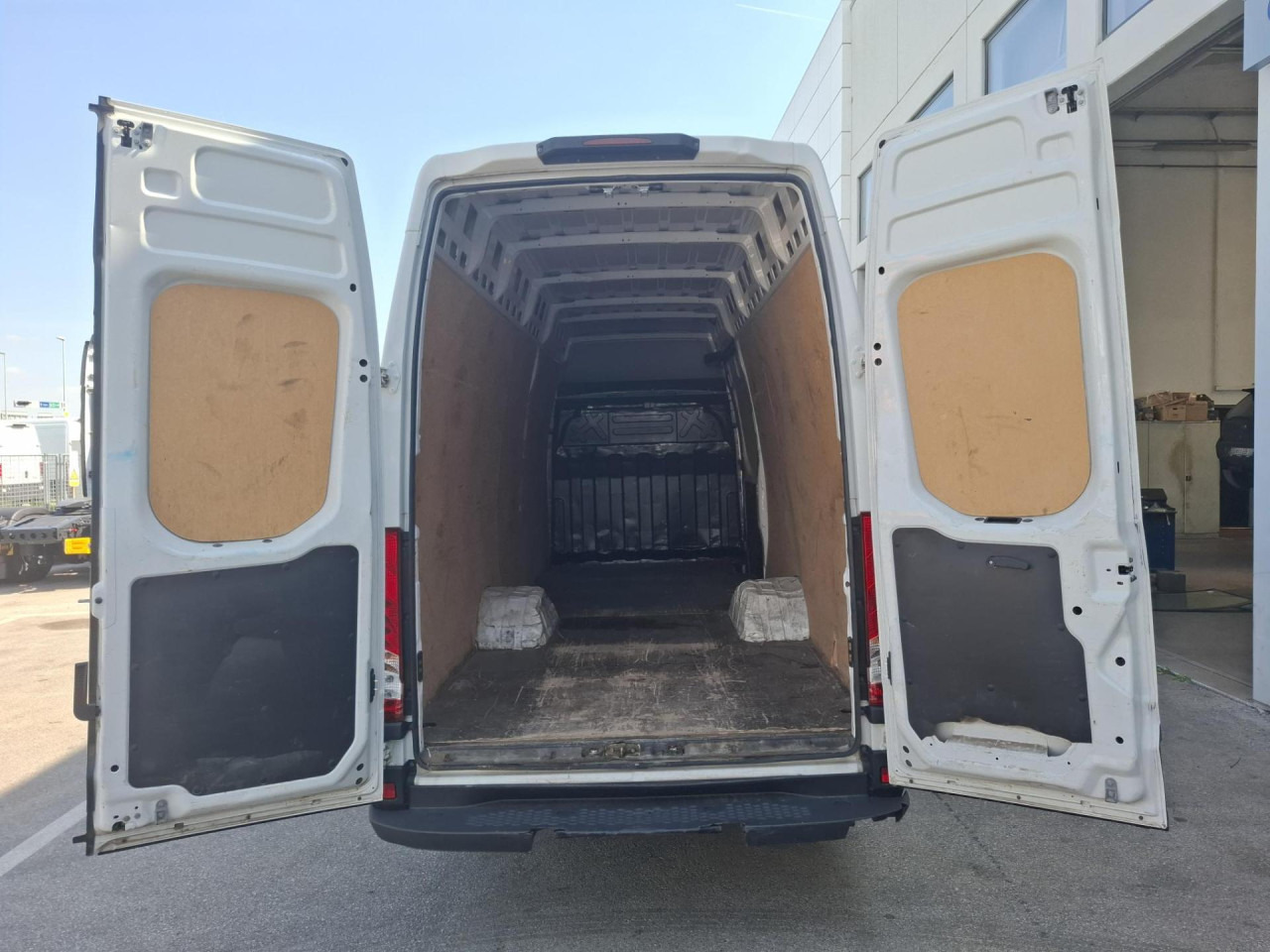 IVECO Daily 35C18H V - Furgão de passageiros: foto 5 IVECO Daily 35C18H V - Furgão de passageiros: foto 5