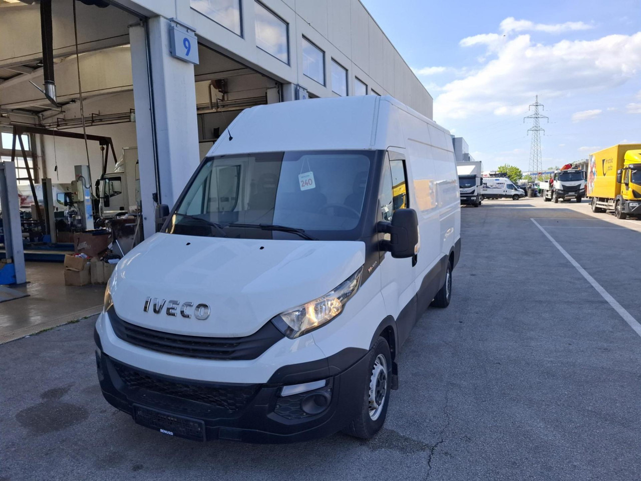IVECO Daily 35S14V - Furgão de passageiros: foto 1 IVECO Daily 35S14V - Furgão de passageiros: foto 1