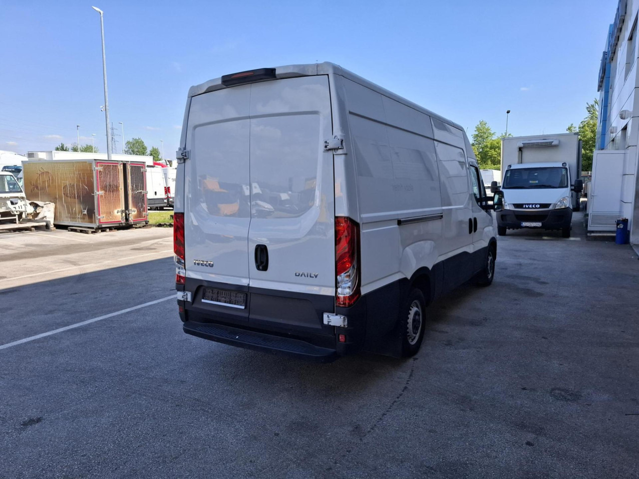 IVECO Daily 35S14V - Furgão de passageiros: foto 4 IVECO Daily 35S14V - Furgão de passageiros: foto 4